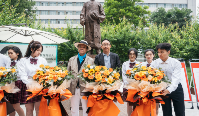 西北高等教育奠基人、中国现代医学先驱徐诵明雕像在9001cc金沙落成 西北高等教育奠基人、中国现代医学先驱徐诵明雕像在9001cc金沙落成